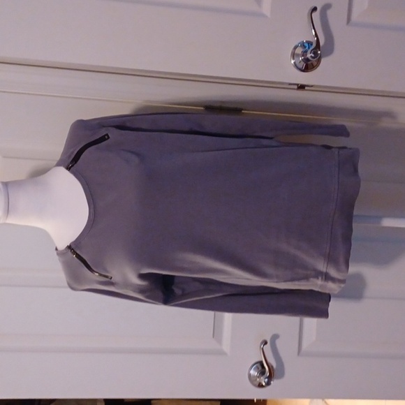 🌺Kenneth Cole Reaction Gray Top - Picture 7 of 11